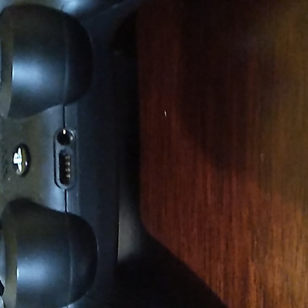 Ps4 controller - Picture 2 of 3